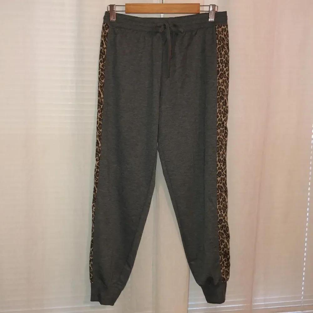 Anthropologie Splendid S Lively Leopard Gray PJ Lounge Crewneck & Jogger Set